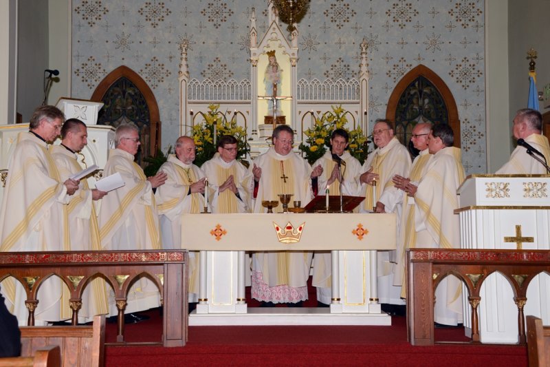 clergyconcelebratingthemass.jpg